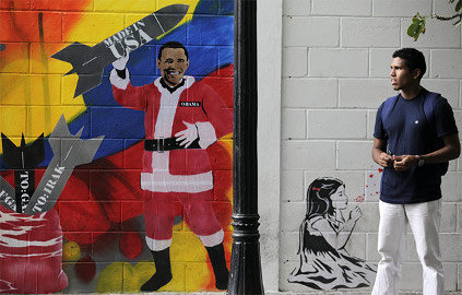 grafitti del primer mandatario estadounidense, Barack Obama vestido como un belicista Santa Claus