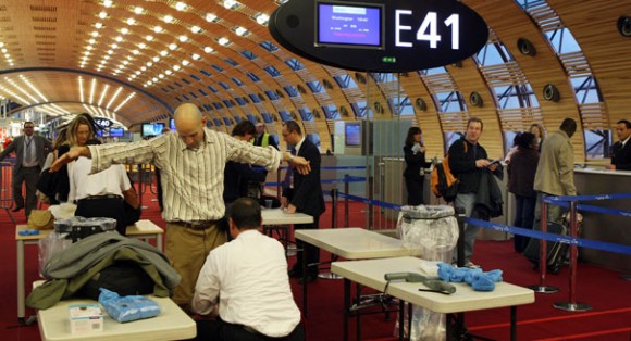 Todos los viajeros que vuelan a los EE.UU. recibirá más estrictas pruebas aleatorias de detección, y el 100 por ciento de los pasajeros procedentes de siete países.