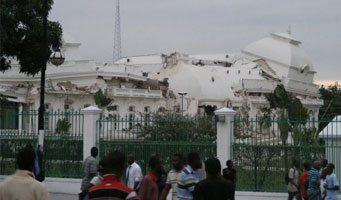 La estructura del palacio presidencial de Haití en Puerto Príncipe fue seriamente afectada por el terremoto.