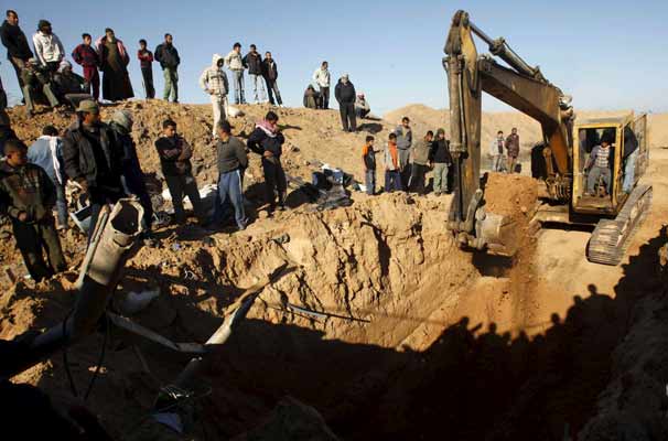 Ejército israelí destruyendo túnel en frontera de Gaza y Egipto