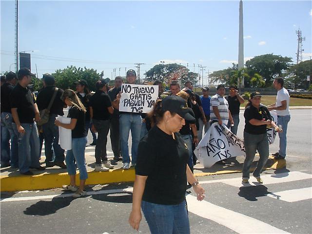 Trabajadores de TVS en Maracay manifestaron frente a la planta