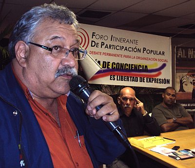 Rafael Argotti dijo que "para la transición que viene, necesitamos 100 Soto Rojas, no 100 Andreínas," durante su intervención en el foro Las Primarias del PSUV: Un Análisis Crítico.