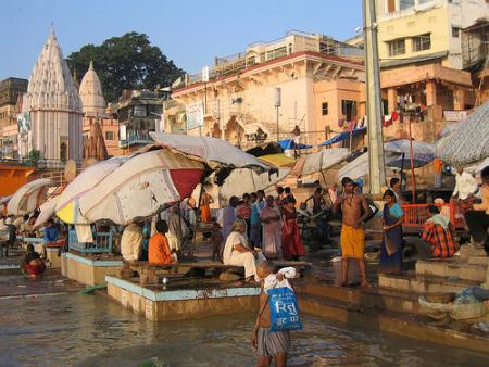 En unas zonas de India hay calor y en otras, inundaciones