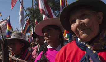 Los pueblos indígenas piden el reconocimiento de las lenguas indígenas como idiomas oficiales.