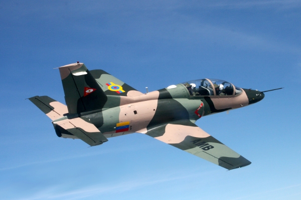 El K-8W es una versión única especialmente diseñada para la Aviación Militar Bolivariana. Gracias a sus prestaciones, sirve para realizar interceptación de vuelos ilícitos en el espacio aéreo nacional.