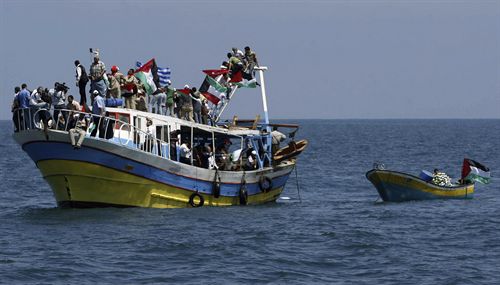 Dos de las embarcaciones de la flotilla humanitaria