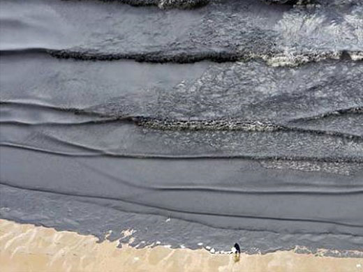 Sigue el derrame petrolero en el Golfo de México