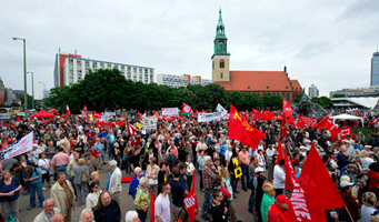 Miles de alemanes marcharon por las calles de Berlín en protesta por el paquete de medidas económicas.