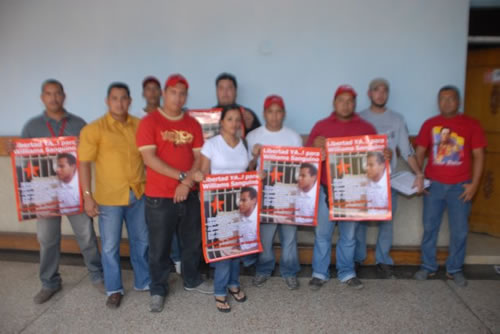 Camaradas y miembros del JPSUV Guárico exigiendo la liberación de Williams sanguino