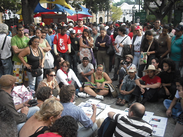 En la Plaza Bolívar de Caracas realizaron el conversatorio sobre los yukpas