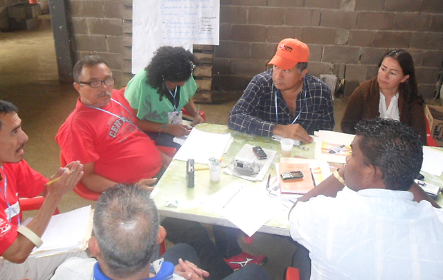 Una de las mesas de trabajo del encuentro de medios alternativos y comunitarios de la región Andes