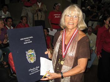 Alcaldía de Barquisimeto otorga reconocimiento a la conocida escritora