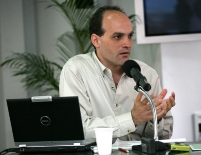 El ministro Ricardo Menéndez