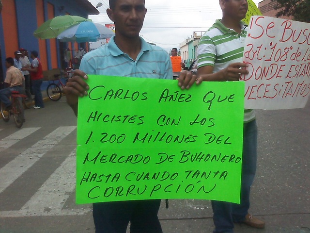 Ex funcionarios de la policía municipal de Tinaquillo durante una protesta pacifica frente a la alcaldía el 15 de septiembre