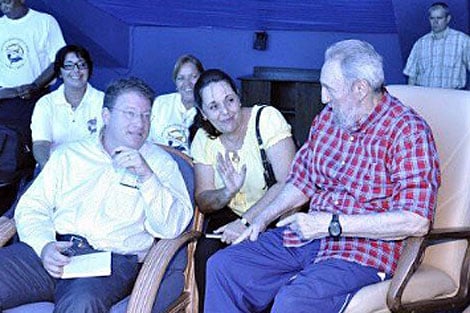Fidel Castro y el periodista Jeffrey Goldberg a su izquierda