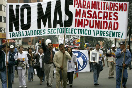 Los trabajadores colombianos reciben apoyo de los estudiantes