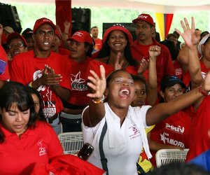 El pueblo de Petare salió a la calle para recibir al Presidente del PSUV Hugo Chávez junto a los candidatos a Diputados por Miranda