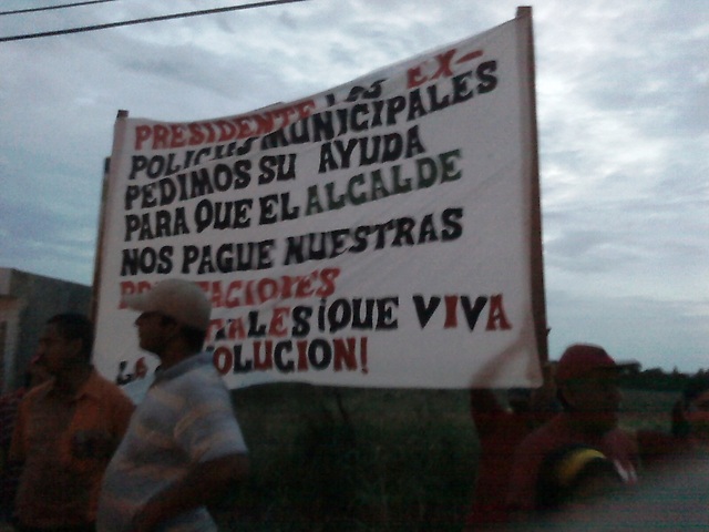 Ex policias protestantes el dia de la visita del presidente Hugo Chávez, articularon con un oficial de casa militar, y el alcande de Tinaquillo Carlos Añez... bien gracias !!!