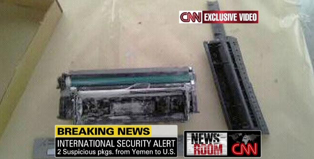 Presuntos artefactos explosivos hallados dentro del avión. Foto: AFP Photo / CNN