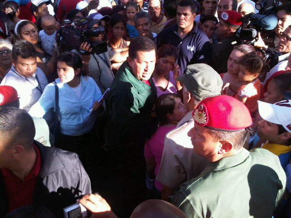 Presidente Chávez llega al sector La Cañada del 23 de Enero en Caracas