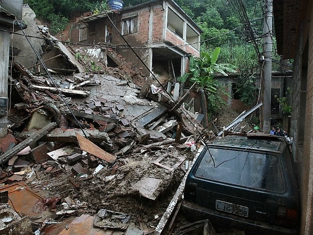 Derrumbe de viviendas en Colombia