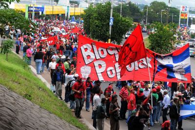 En la capital hondureña, marchantes exigieron el cese de la represión y el retorno al país del ex presidente Manuel Zelaya.