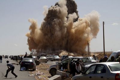 Varios bombardeos de la OTAN han caído cerca de la población civil libia. Hay alerta por ataques terrestres.