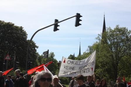 Aspecto de la marcha en Hamburgo y pancarta