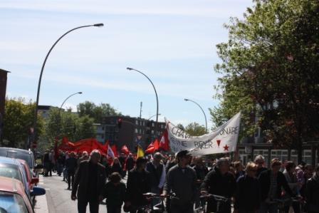 Vista de la marcha del 1º de Mayo en Hamburgo, cuyos participantes se dirigieron hacia el Consulado Venezolano en protesta por la deportación de Pérez Becerra