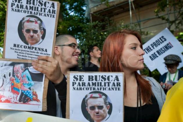 Presencia del expresidente Álvaro Uribe genera protesta en Londres