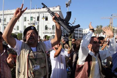 Siguen los combates en Trípoli