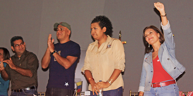 Jefa de Gobierno y el Alcalde de Libertador en el acto de entrega de financiamientos para el Poder Popular