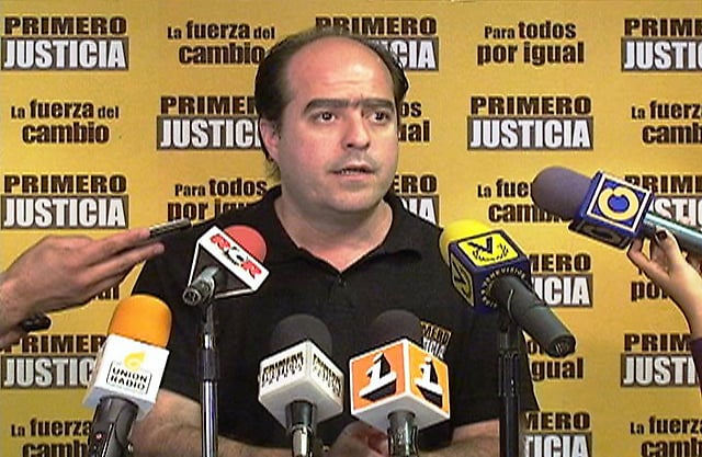 Julio Borges confirmó la separación del partido de Juan Carlos Caldera, luego de conocerse un controversial vídeo que le muestra recibiendo una jugosa suma de dinero.