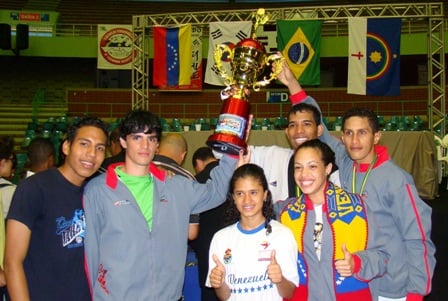 La selección del Distrito Capital alza el Trofeo al 1er lugar en desempeño grupal