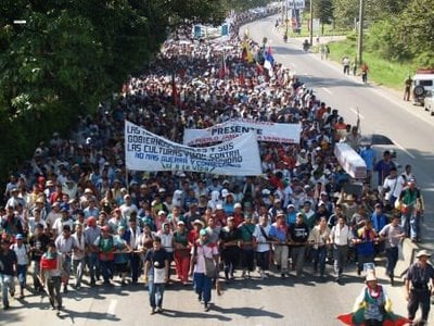 Estudiantes colombianos se movilizan hacia la capital para rechazar la ley 30