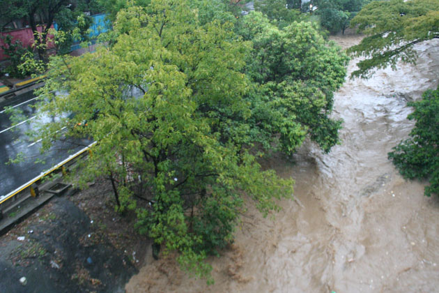 Las lluvias en Los Teques inciden en el alto nivel del río Guaire
