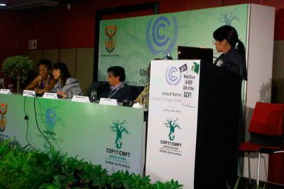 Presidenta de COP17 se compromete a rehacer documento final ante duras críticas.