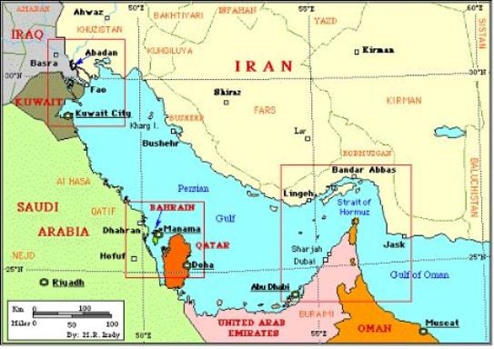 Ubicado en la salida del Golfo Pérsico. Se estima que aproximadamente el 40% de la producción petrolífera mundial es exportada por este medio. Su anchura es de 60 a 100 kilómetros. Por lo que se considera una de las puertas claves para el control del petróleo mundial