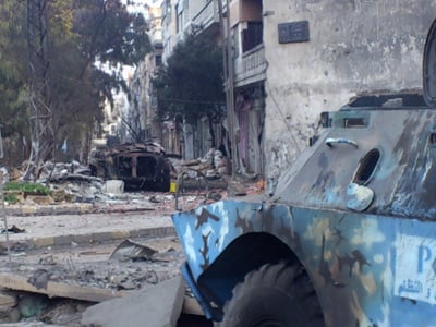 Miembros del Comité Internacional de la Cruz Roja y la Media Luna Roja Arabe Siria lograron ingresar ayer a la ciudad de Homs, en la cual han sido reportados cientos de civiles muertos.