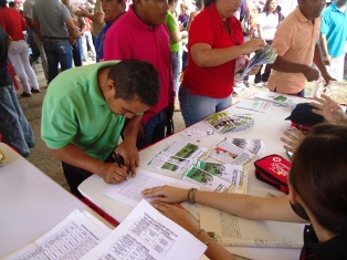 Productores de Independencia y Tocuyito, reciben instrumentos de  tierras