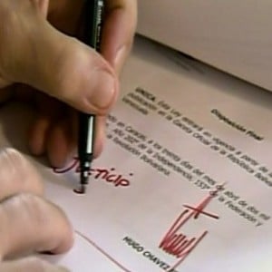 La firma del presidente Chávez
