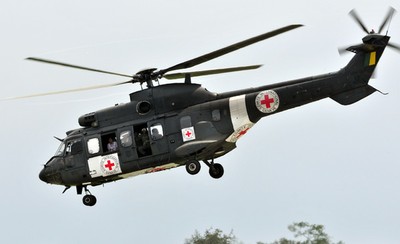 El helicóptero brasileño que transporta a los 10 retenidos de FARC aterrizó en Villavicencio.