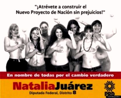 Natalia Juárez posa  junto a sus amigas  con los torsos desnudos