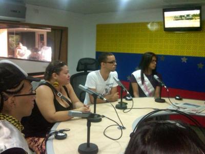 Miembros de la comunidad sexo diversa en YVKE Mundial en Caracas