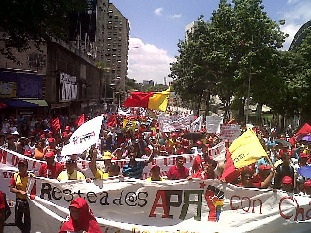 La Alianza Popular Revolucionaria marchó hasta Miraflores el 5 de junio de 2012 y entregó documentos en la Vicepresidencia y Presidencia de la República.