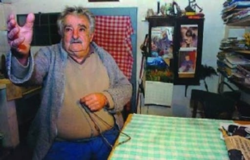 El humilde Pepe Mujica discriminado por no "disfrazarse de presidente" en Paraguay
