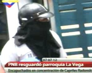 Encapuchados armados acompañaban al candidato opositor Capriles Radoski