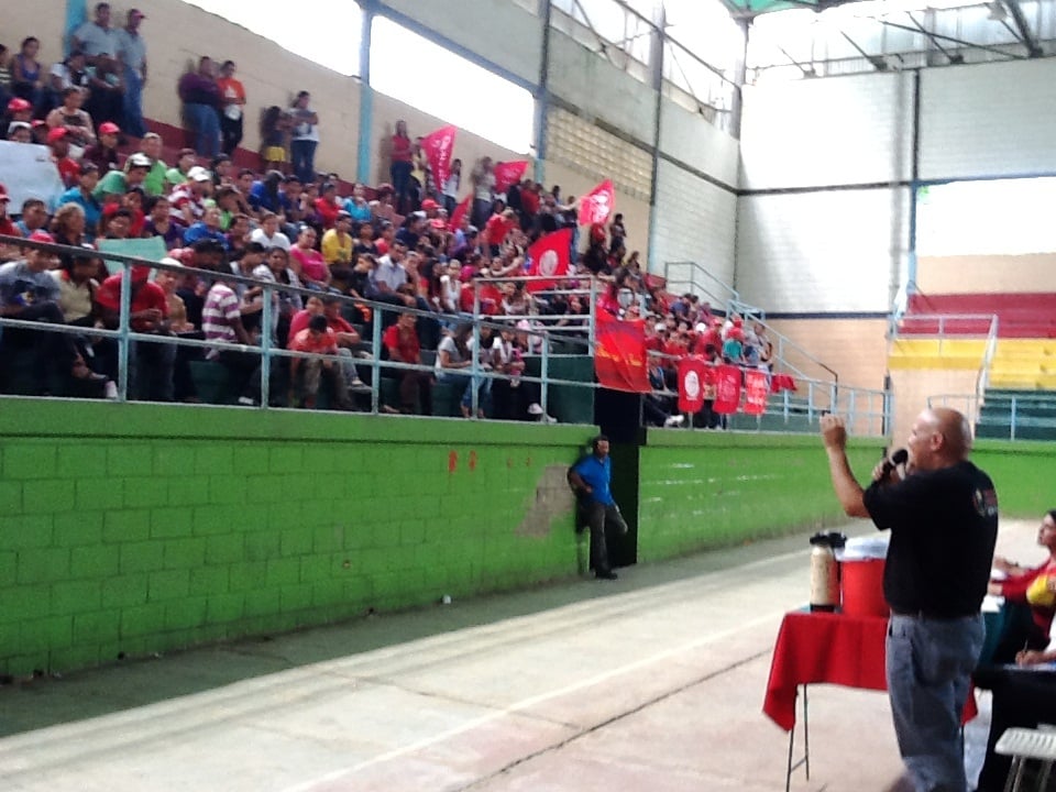 Francisco Garcia durante juramentacion del frente de trabajadores por la victoria el 7 de Octubre