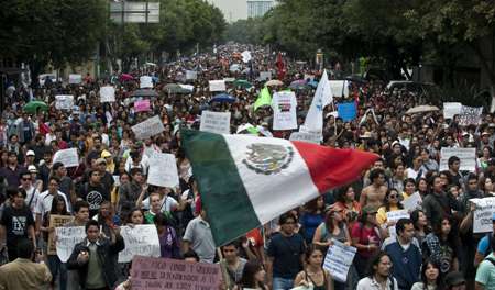 Multitudinaria manifestación post electoral en México