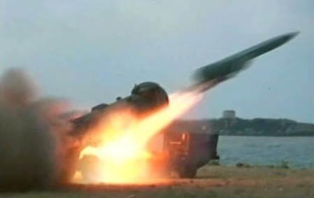 Fuerzas militares de Siria realizaron lanzamientos de misiles desde la costa